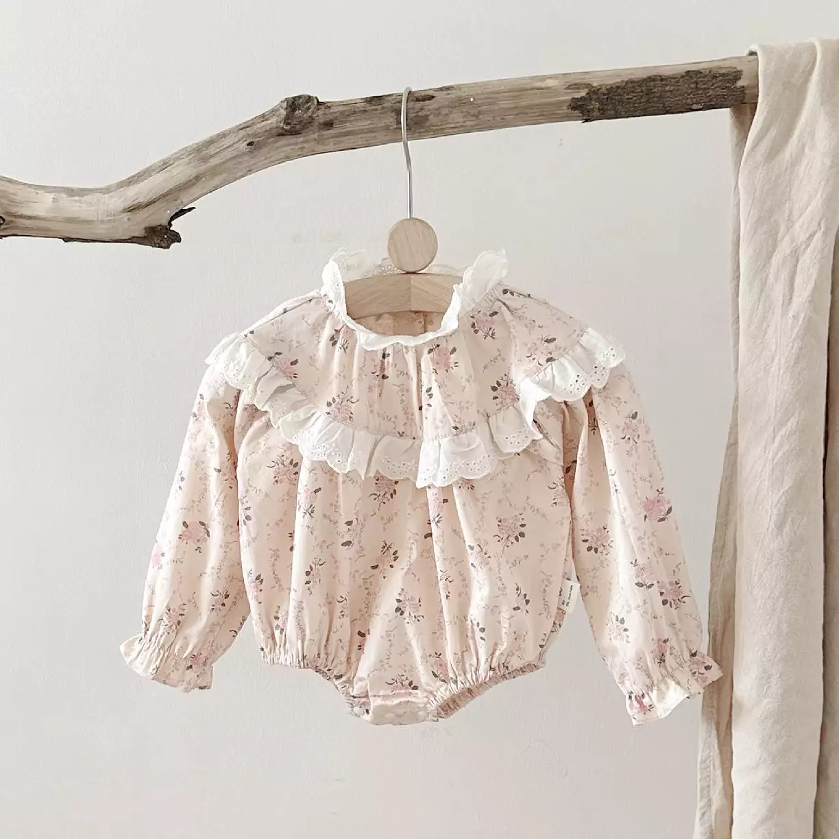 Baby Girls Flower Print Rompers Wholesale 24030198