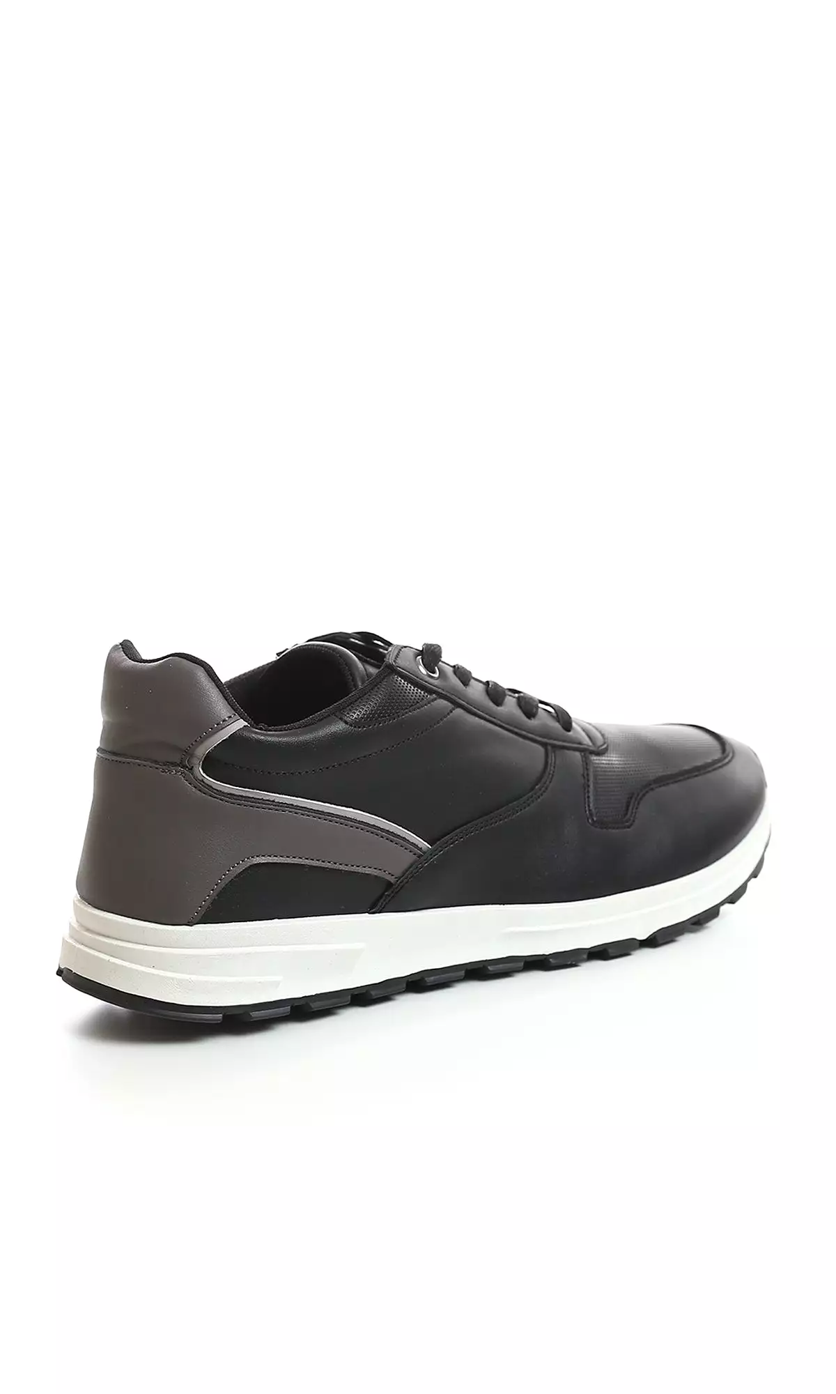 O179389 Men Footwear