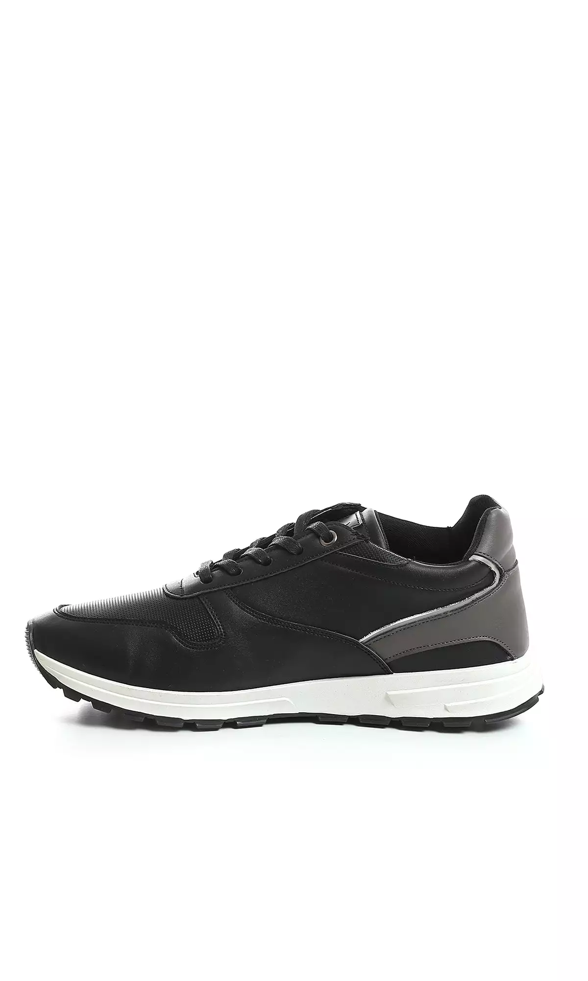 O179389 Men Footwear